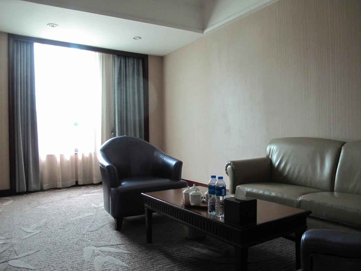 Guangzhou Nanfang Yiyuan Hotel Exterior photo