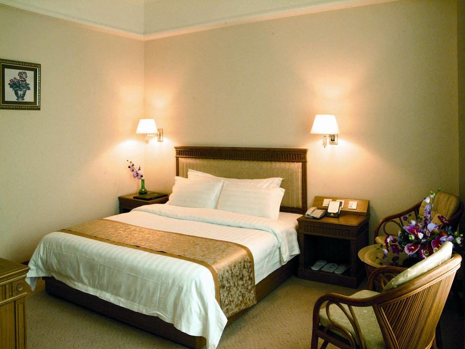 Guangzhou Nanfang Yiyuan Hotel Exterior photo
